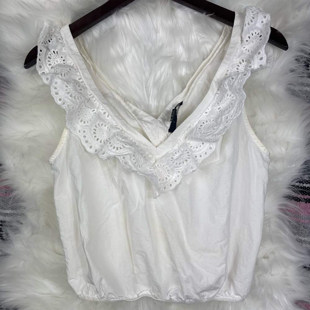 Forever 21 • Eyelet Summer Crop • White • M